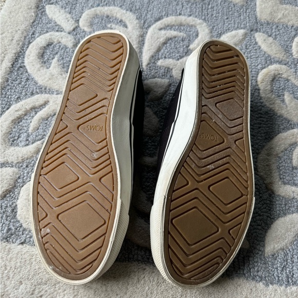 Tom’s Fenix slip on sneakers. - Picture 5 of 5